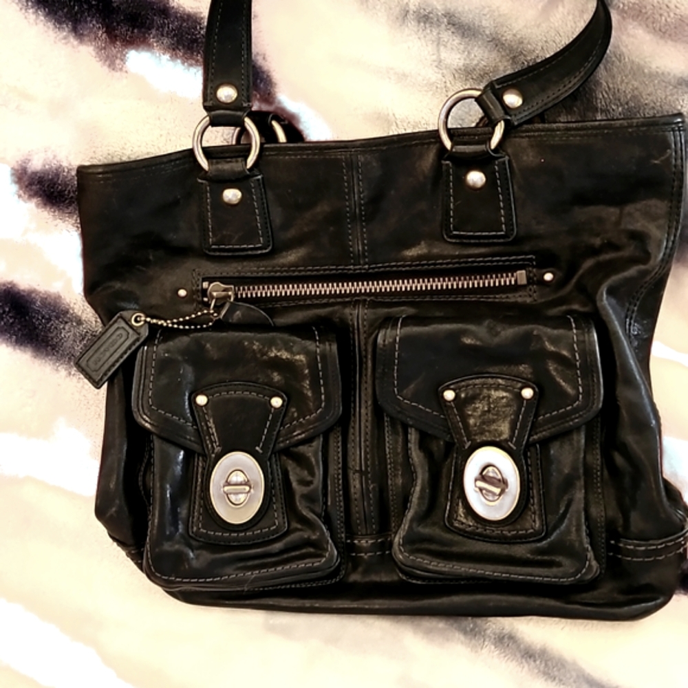 Vintage Coach tote. Dark navy soft leather. No marks or scratches.